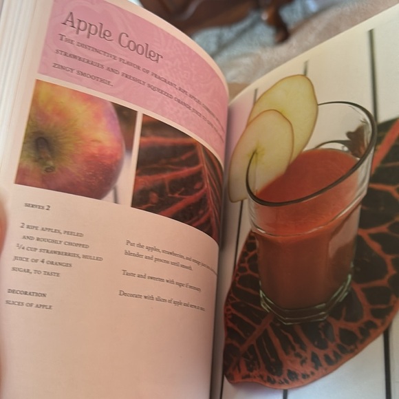 100 Best Smoothies & Juices Healthy Living Recipes EUC - Picture 4 of 5